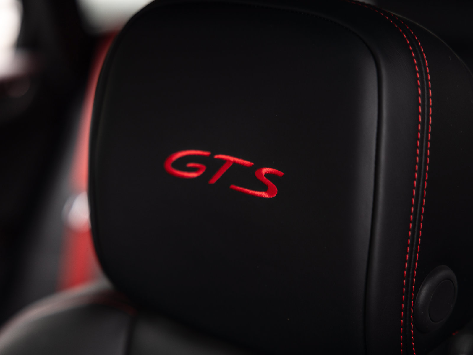 Certified 2026 Porsche Macan GTS AWD/4WD image 9