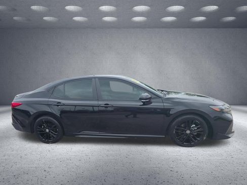 Used 2025 Toyota Camry SE w/ Convenience Package FWD image 8