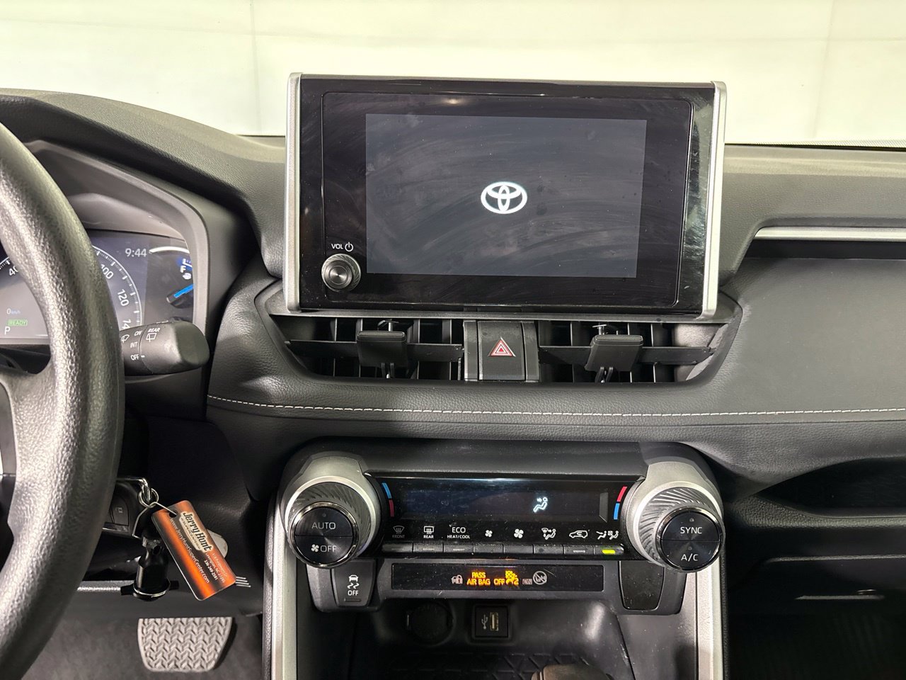 Used 2024 Toyota RAV4 LE AWD/4WD image 15