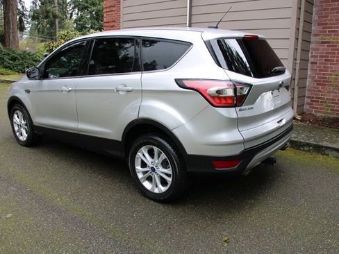 Used 2017 Ford Escape SE image 4