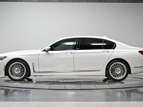 Used 2022 BMW ALPINA B7 xDrive w/ Luxury Rear Seating Package image 19