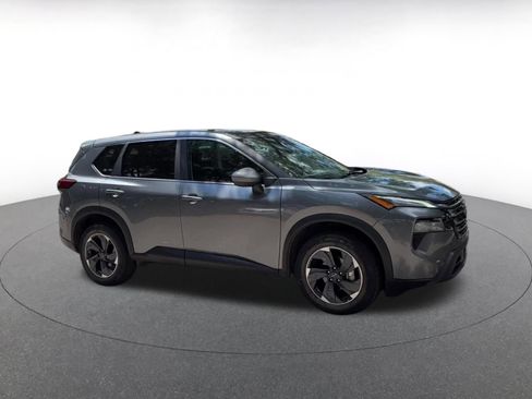 Used 2025 Nissan Rogue SV FWD image 2