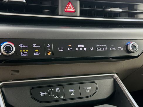 Used 2026 Kia Carnival FWD image 24