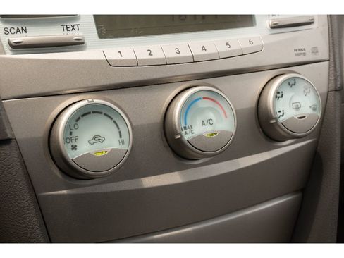 Used 2009 Toyota Camry LE FWD image 22