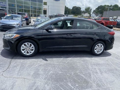 Used 2018 Hyundai Elantra SE FWD image 4