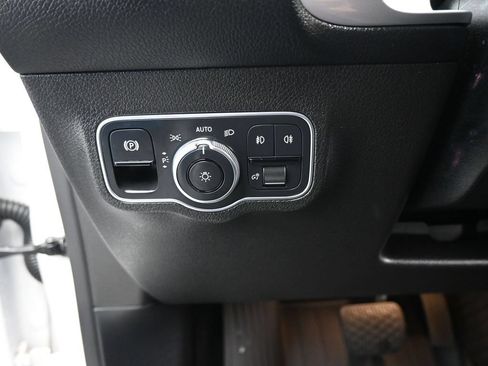 Used 2021 Mercedes-Benz GLB 250 image 12