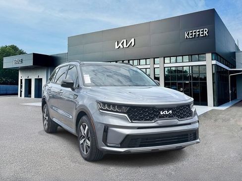 Certified 2023 Kia Sorento S w/ Panoramic Sunroof Package FWD image 2