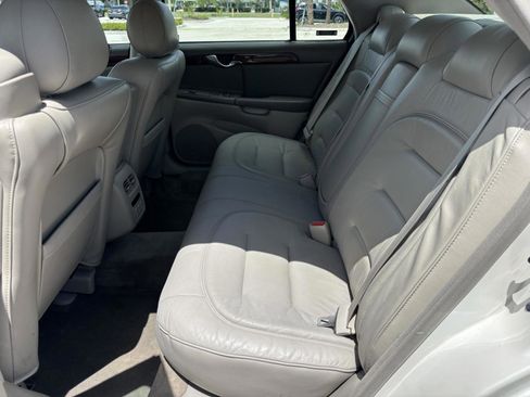 Used 2002 Cadillac De Ville Sedan w/ Comfort/Convenience Pkg image 21
