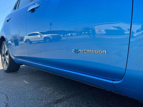 Used 2014 Nissan Leaf SL w/ Premium Package image 24