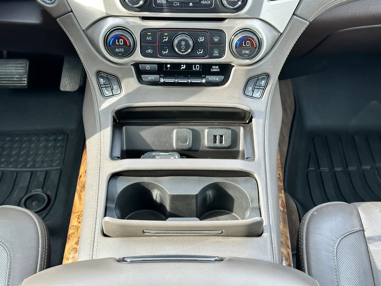 Used 2015 GMC Yukon Denali w/ Touring Package AWD/4WD image 17