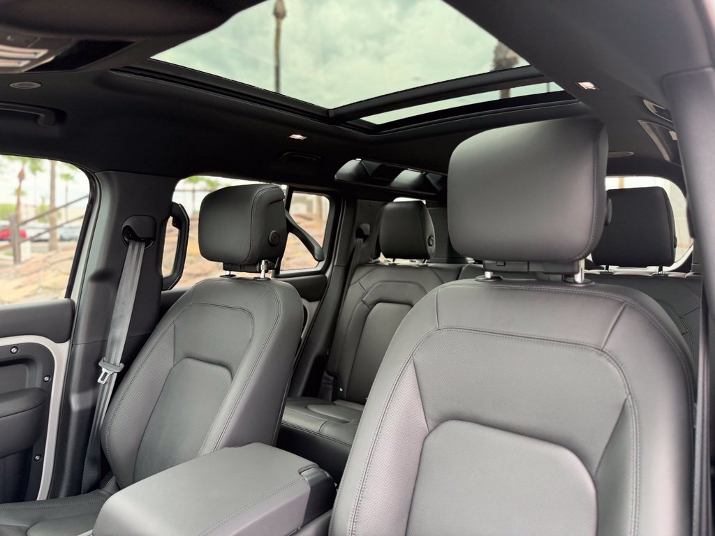 New 2026 Land Rover Defender 110 X-Dynamic SE AWD/4WD image 6