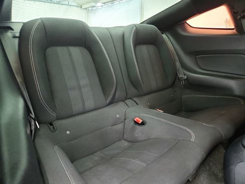 Used 2018 Ford Mustang Coupe RWD image 25