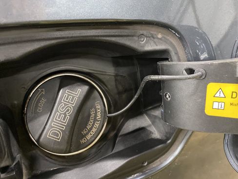 Used 2011 BMW X5 xDrive35d image 40