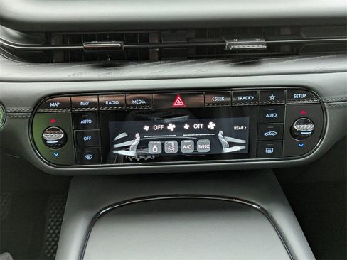 New 2026 Genesis G90 3.5T Prestige image 23