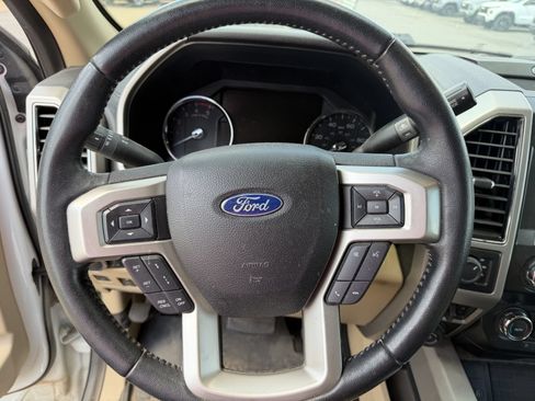 Used 2021 Ford F250 Lariat w/ Lariat Ultimate Package AWD/4WD image 7