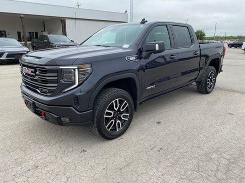 Used 2025 GMC Sierra 1500 AT4 w/ Technology Package AWD/4WD image 2