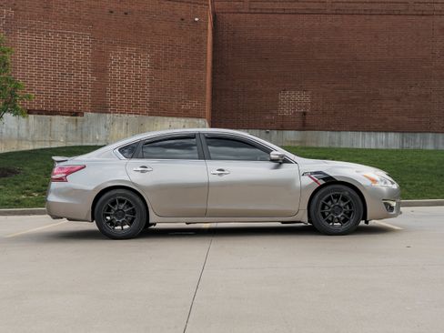 Used 2013 Nissan Altima 2.5 SL w/ Technology Pkg FWD image 3