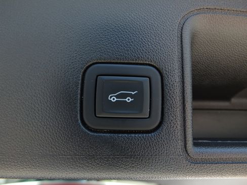Used 2024 GMC Terrain SLT w/ Tech Package AWD/4WD image 17