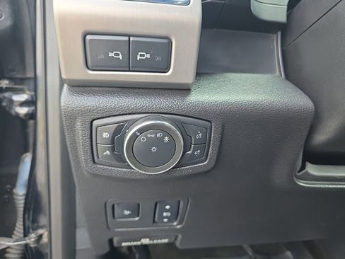 Used 2017 Ford F250 Platinum w/ Platinum Ultimate Package AWD/4WD image 16