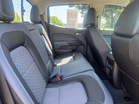 Used 2019 Chevrolet Colorado Z71 AWD/4WD image 12