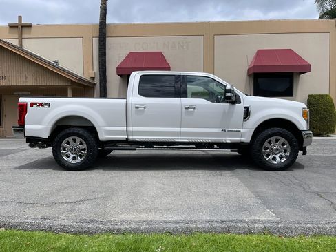 Used 2017 Ford F250 Lariat w/ Lariat Ultimate Package AWD/4WD image 4