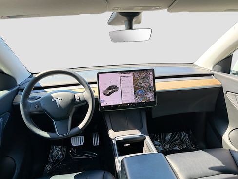 Used 2021 Tesla Model Y Performance image 17