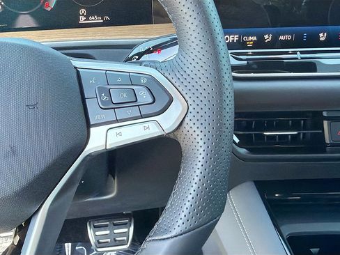 New 2026 Volkswagen Tiguan SEL R-Line AWD/4WD image 38