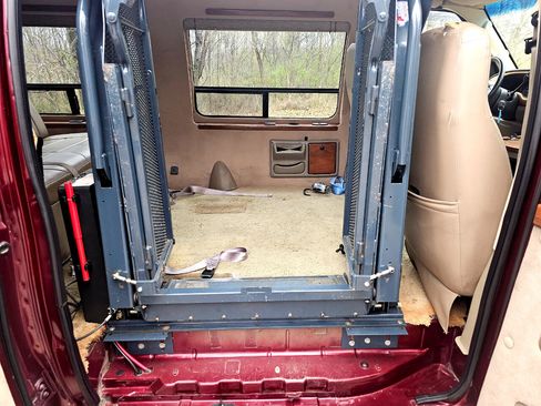 Used 2004 Ford E-250 and Econoline 250 image 21