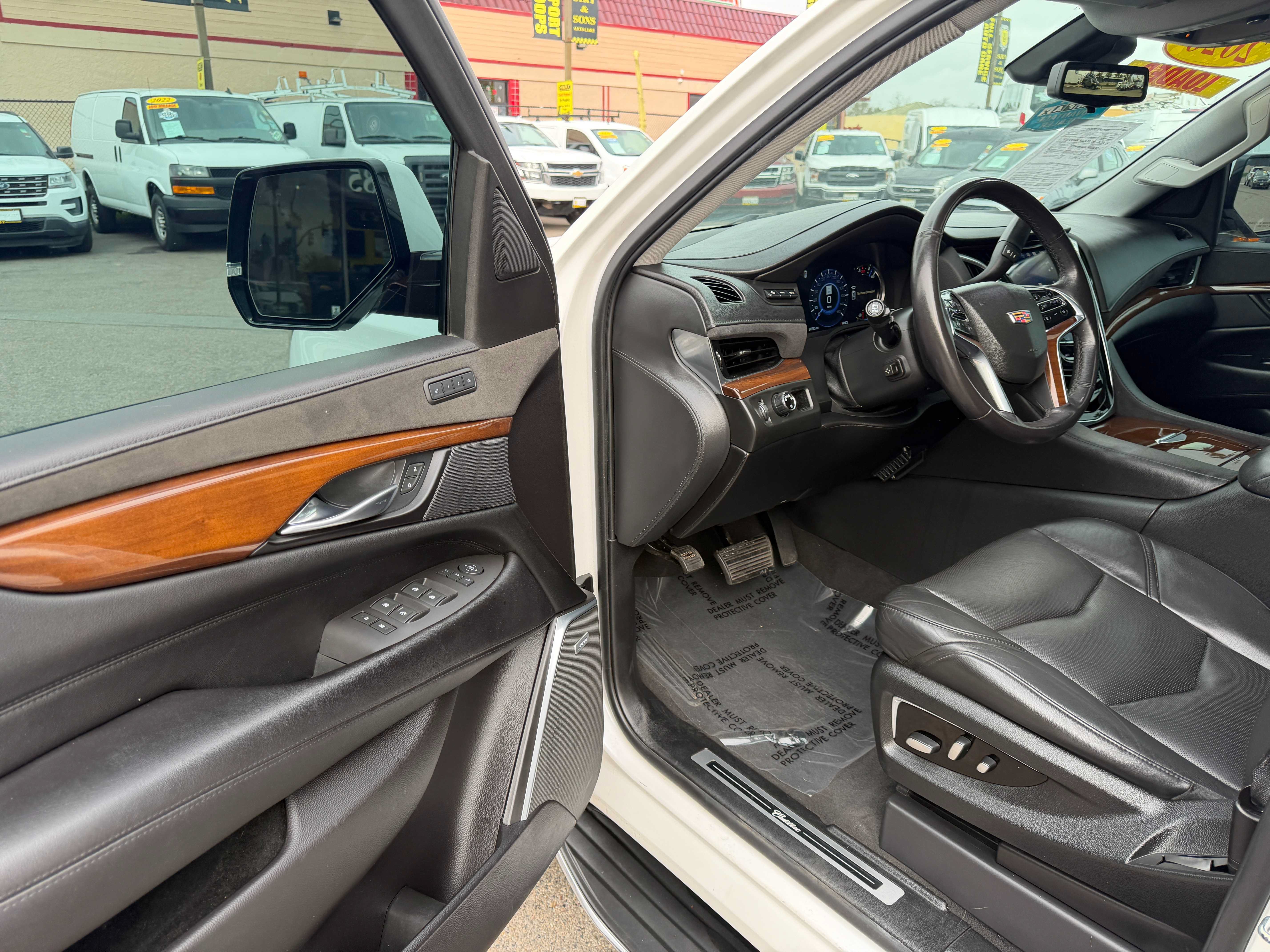 Used 2020 Cadillac Escalade Luxury RWD image 23