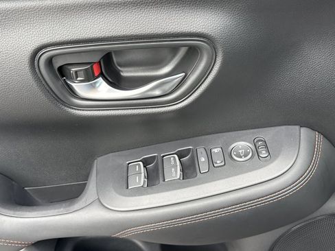 Used 2025 Honda HR-V Sport image 14