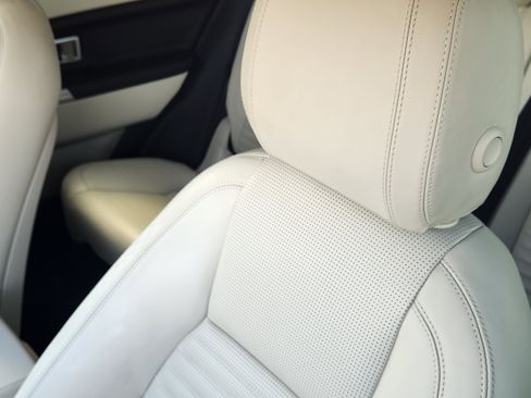 Used 2017 Land Rover Discovery Sport HSE Luxury image 13