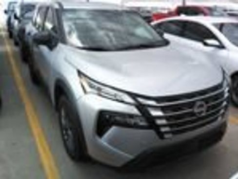 Used 2024 Nissan Rogue S FWD image 2