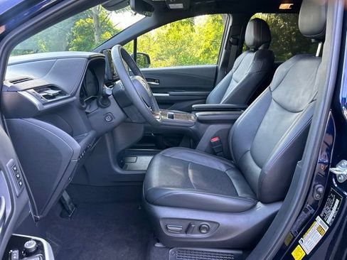 Used 2025 Toyota Sienna Platinum AWD/4WD image 16