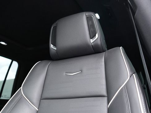 Used 2025 Cadillac Escalade ESV Premium Luxury w/ LPO, Floor Liner Package AWD/4WD image 28
