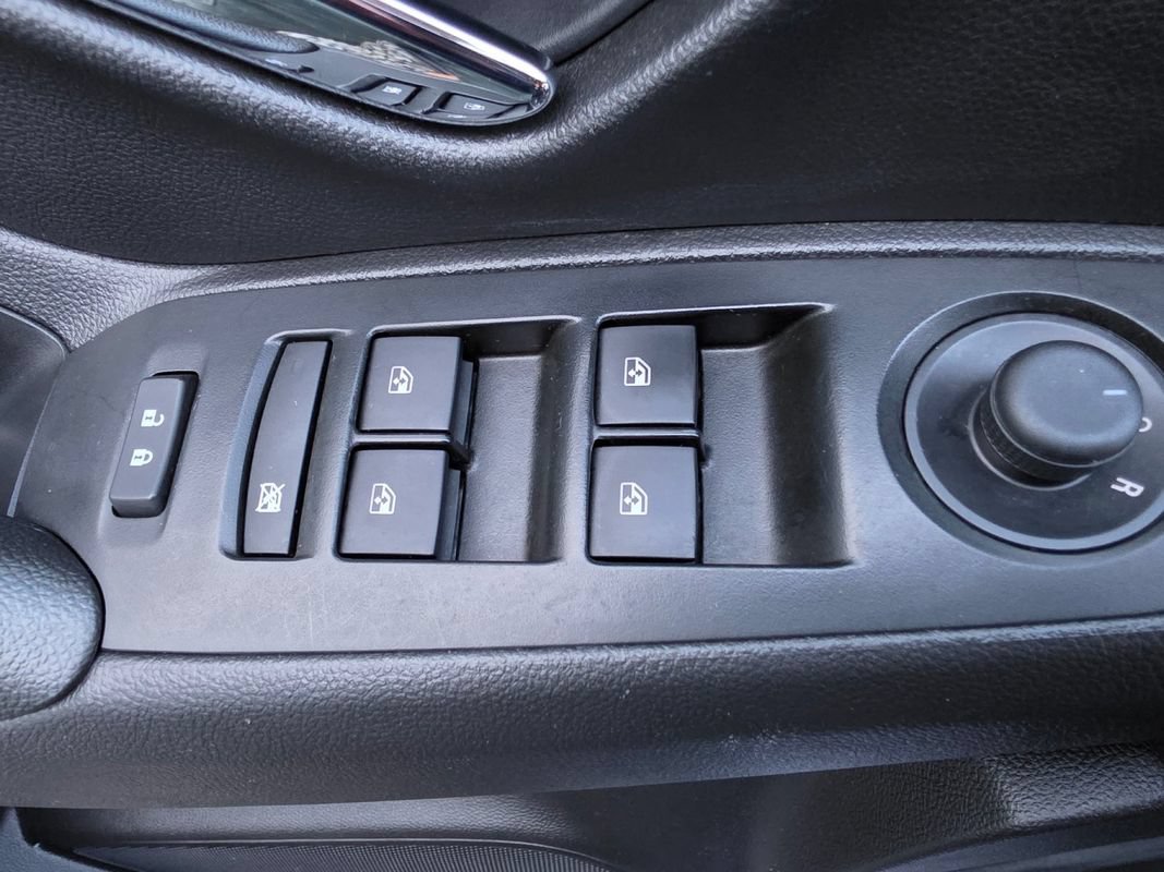 Used 2021 Chevrolet Trax LT FWD image 24