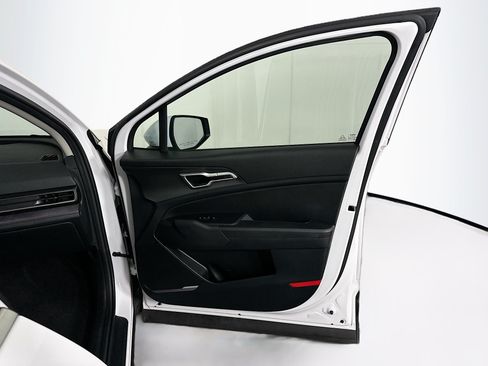 Used 2025 Kia Sportage LX FWD image 29
