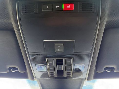 Used 2023 Volkswagen Tiguan SE R-Line FWD image 17
