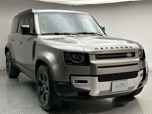 Used 2025 Land Rover Defender 110 S AWD/4WD image 15
