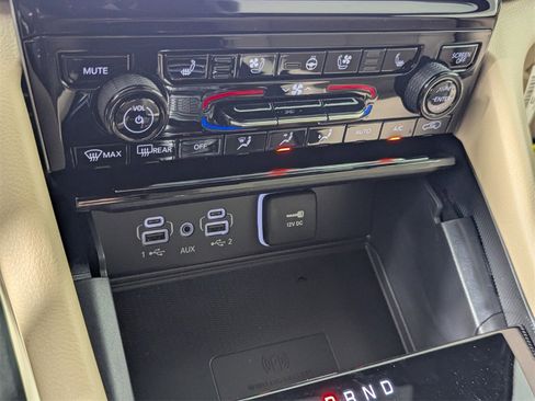 New 2025 Jeep Grand Cherokee Limited w/ Luxury Tech Group II image 22