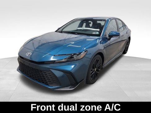 Used 2025 Toyota Camry SE FWD image 3