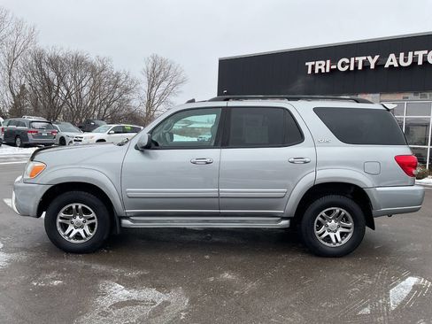 Used 2007 Toyota Sequoia SR5 image 3