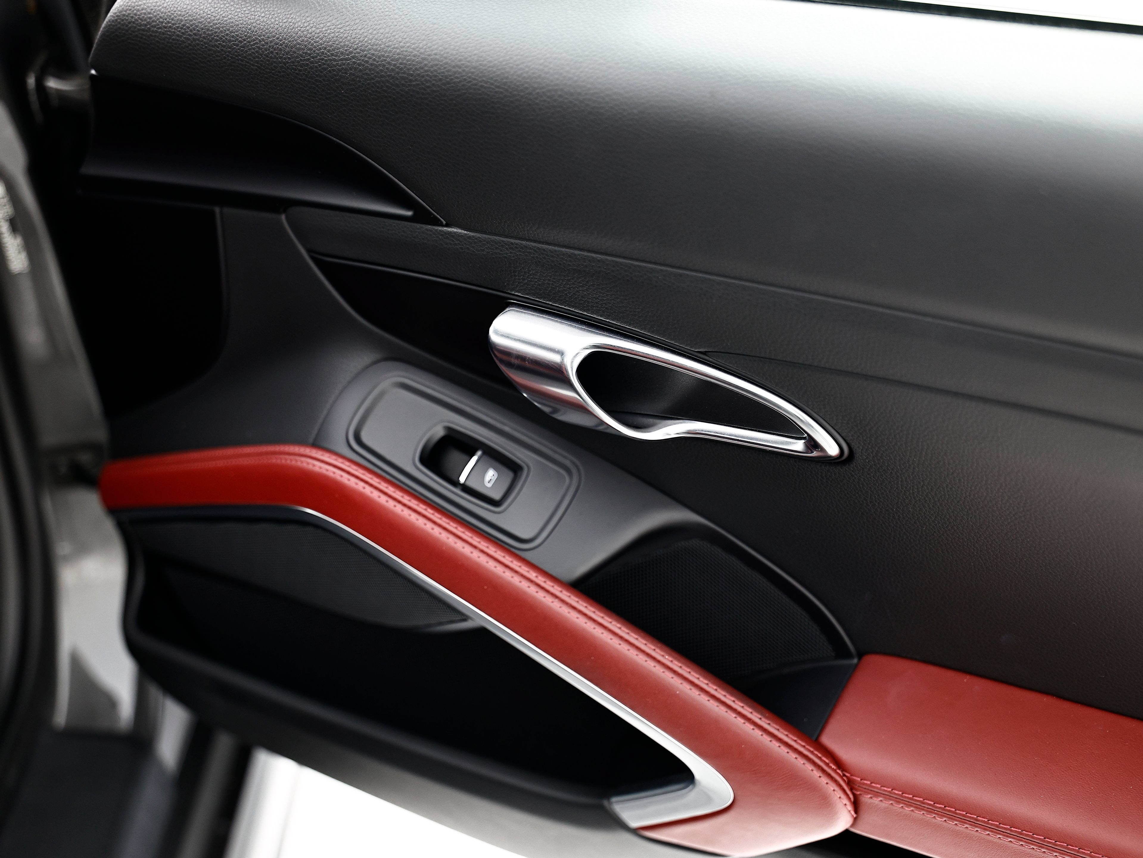 Used 2018 Porsche 718 Cayman S RWD image 31