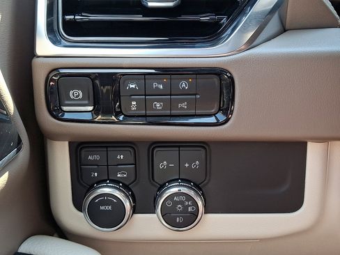 Used 2025 GMC Yukon XL Denali w/ Sun & Power Step Package AWD/4WD image 24