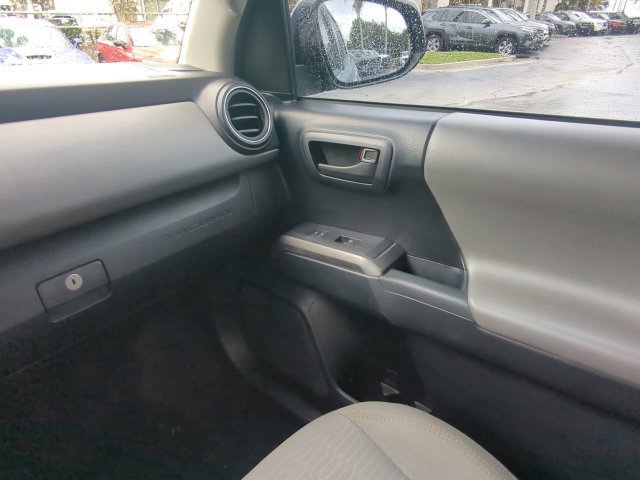 Used 2018 Toyota Tacoma SR5 RWD image 18
