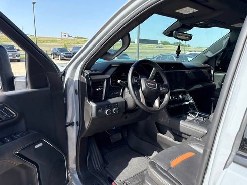 Used 2024 GMC Sierra 2500 AT4 w/ AT4 Premium Plus Package AWD/4WD image 19