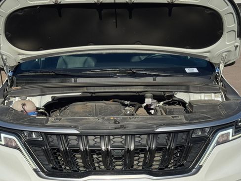 Used 2023 Kia Carnival LX image 20