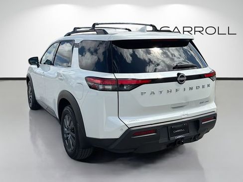Used 2024 Nissan Pathfinder SV w/ SV Premium Package image 5