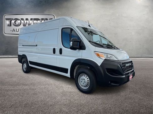 Used 2025 RAM ProMaster 2500 w/ Premium Convenience Group image 2