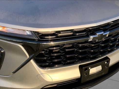 Used 2024 Chevrolet Trax RS FWD image 29