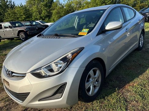 Used 2015 Hyundai Elantra SE FWD image 10